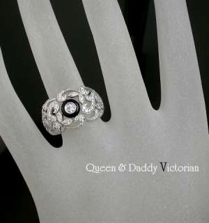 18K(750) white gold black onyx and diamond ring   