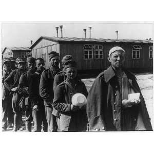  WWI prisoners,men in a line,World War I,1914 1918