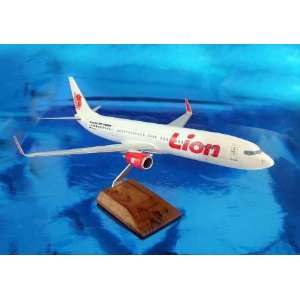  Lion Air 737 900 1 100 W/WOOD Stand & Gear Skymarks Toys & Games