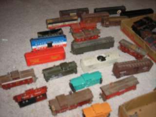 LARGE LOT HO SCALE LIONEL TYCO WOOD BOTTOM TRAIN CARS  