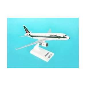  SkyMarks Alitalia A319 Model Airplane Toys & Games