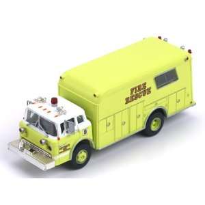  HO RTR Ford Fire Rescue Truck, Detroit Toys & Games