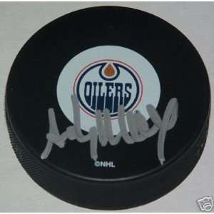   Autographed Puck   Edmonton Oilers Gretzky Teamate 