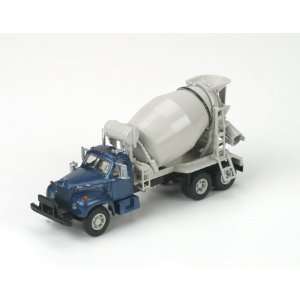  HO RTR Mack B Cement Truck, Metallic Blue Toys & Games