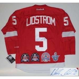 Nicklas Lidstrom Autographed Uniform   Stanley Cup All 4 Cup Patches 