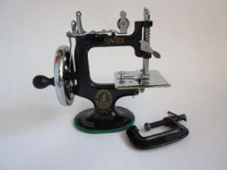 ANTIQUE/Vtg 1900s Singer Cast Iron Childs Sewing Machine Miniature 