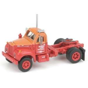  N RTR Mack B Tractor, SP Toys & Games