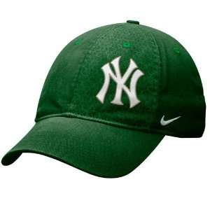  Nike New York Yankees Kelly Green St Paddys Campus 