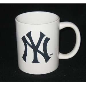  New York Yankees MLB 11 oz. Logo White Ceramic Coffee Mug 