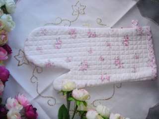 2pc Lovely Heart Shape Quilted Cotton Oven Mitt / Hot Pad pretty roses