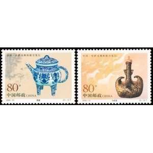    13 , Scott 3042 43 Pottery ( Joint issue with Kazakhstan )   MNH, VF