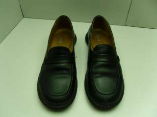   flat shoes size 39 no smell no tear no cut preworn shows normal wear