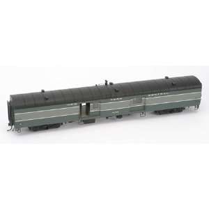  HO RTR 736 Smooth Baggage Car, NYC #9100 Toys & Games