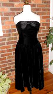 Vintage 1970s Cocktail Black Velvet Satin Gathered Skirt Strapless 