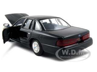 1998 FORD CROWN VICTORIA BLACK 124 DIECAST MODEL CAR  