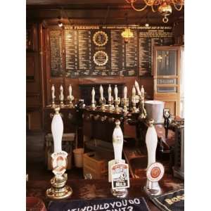 Beer Pumps and Bar, Sun Pub, London, England, United Kingdom Premium 