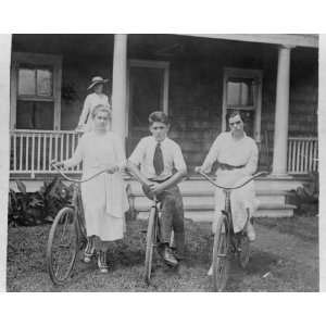  1916 photo Clare Boothe Luce, David Boothe, and Buff 