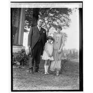  Photo Gov. E. Lee Trinkle and family, 5/6/24 1924